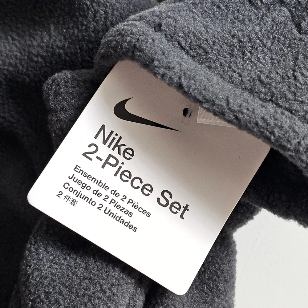 NWT Nike 2 Piece Set Kids Gray White Fleece Hat and Mittens Toddler Set - Picture 2 of 9